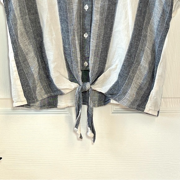 ⭐️ Cloth & Stone Front Tie Short Sleeve Tee SMALL - Picture 7 of 13